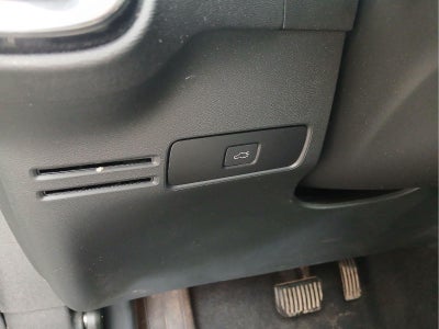 2025 Volvo Xc40 Ultra Dark Theme