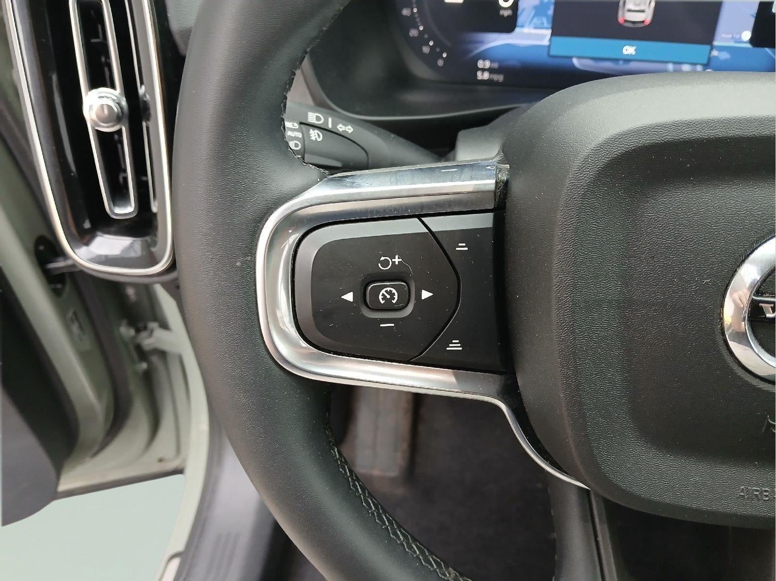 2025 Volvo Xc40 Ultra Dark Theme