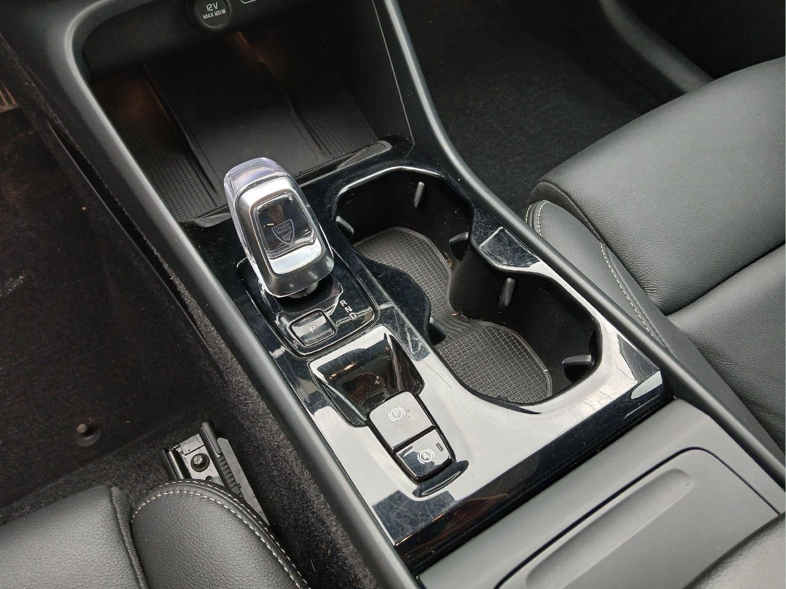 2025 Volvo Xc40 Ultra Dark Theme