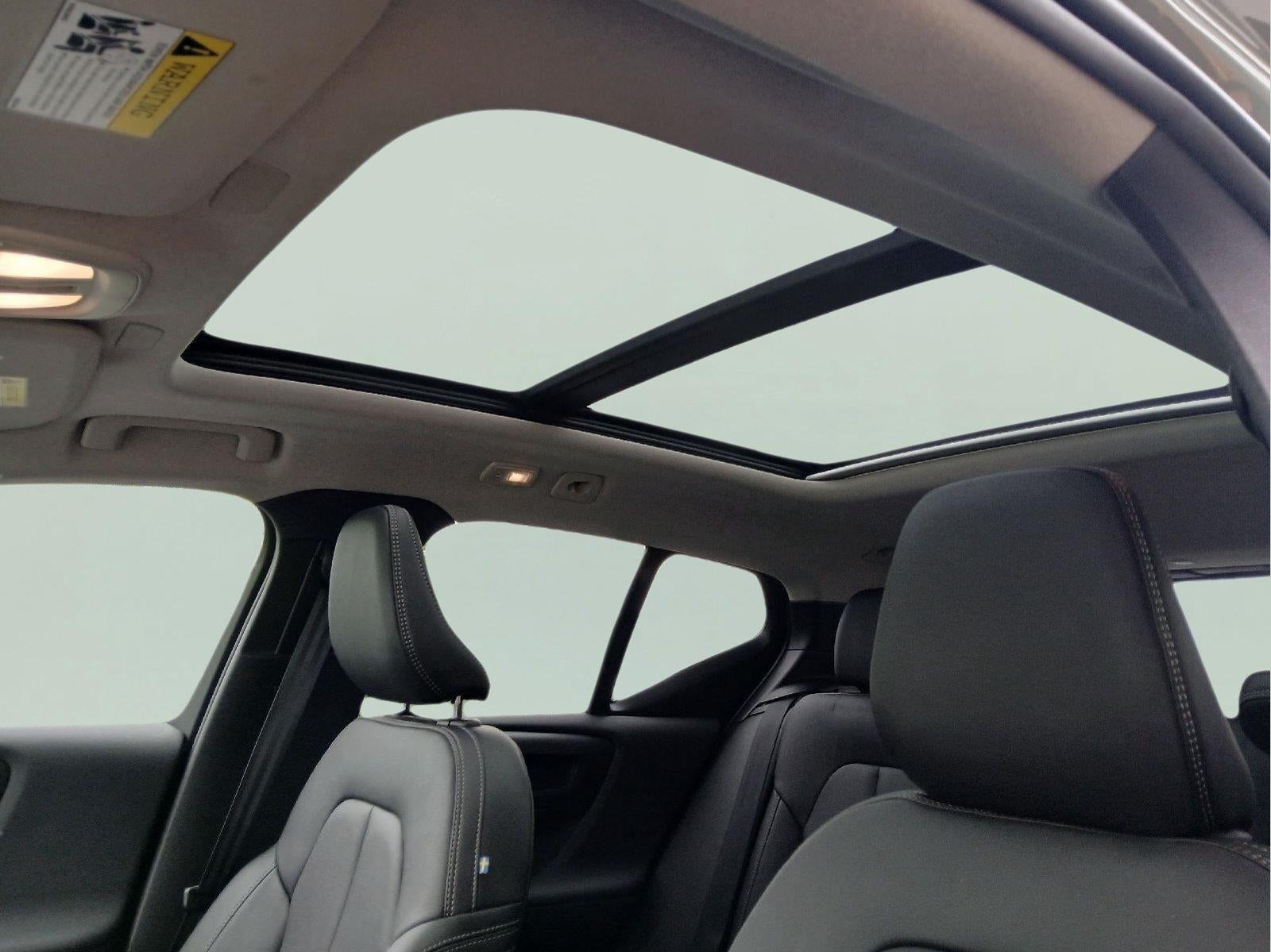 2025 Volvo Xc40 Ultra Dark Theme