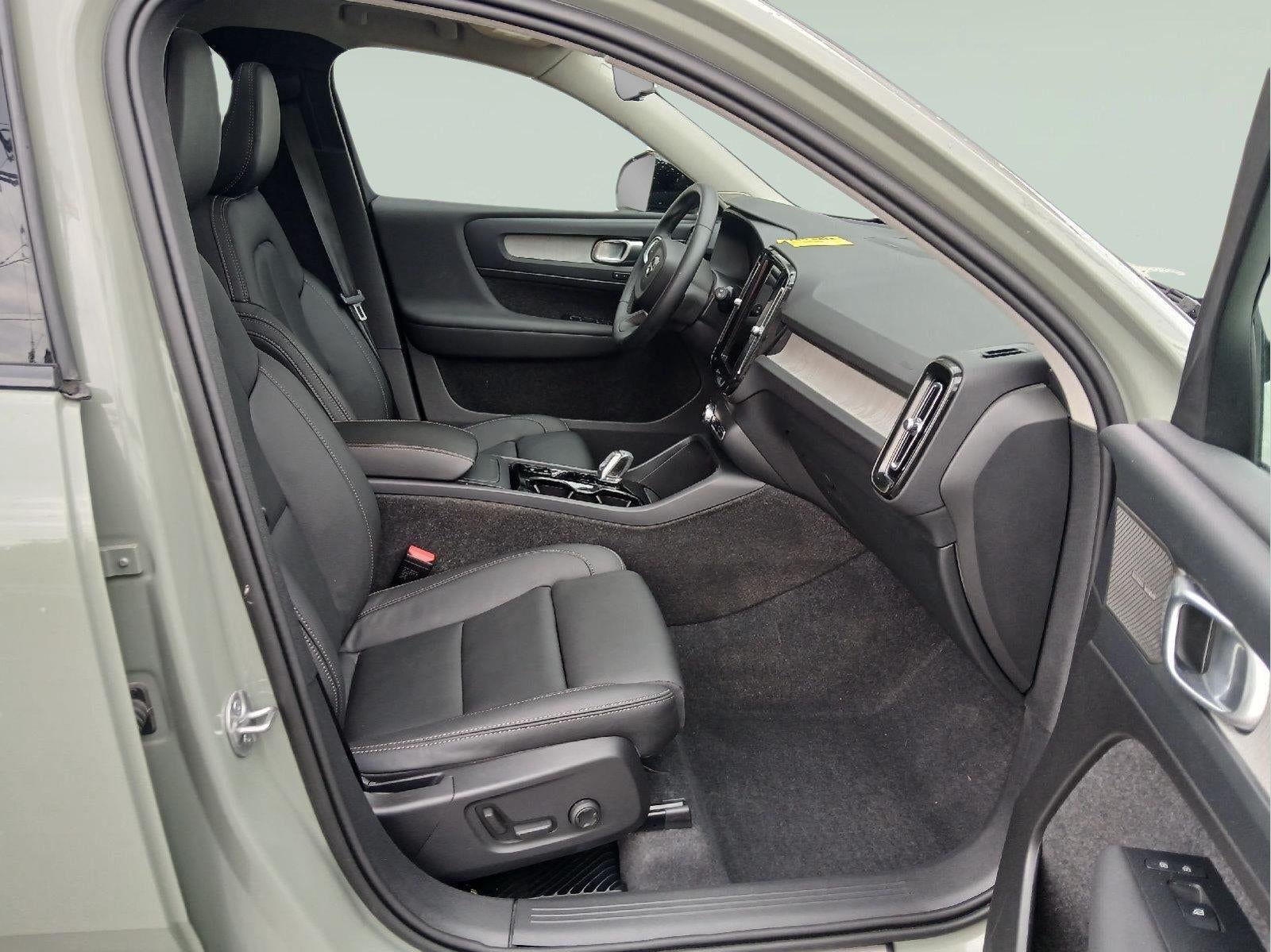 2025 Volvo Xc40 Ultra Dark Theme