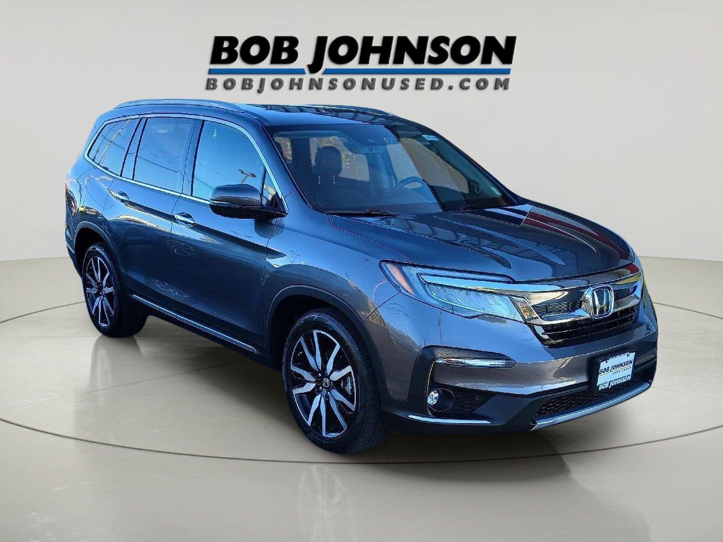 2022 Honda Pilot Touring w/Rear Captain's Chairs