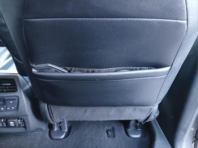 2022 Honda Pilot Touring w/Rear Captain's Chairs