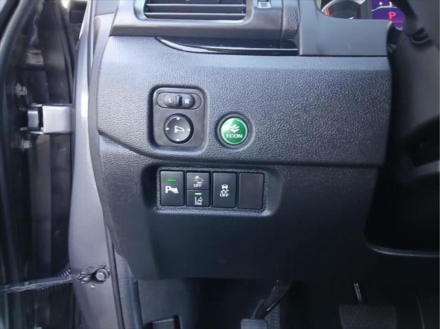 2022 Honda Pilot Touring w/Rear Captain's Chairs