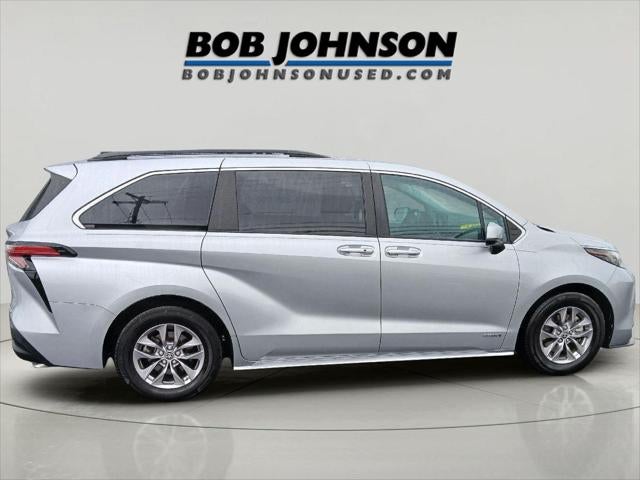 2021 Toyota SIENNA LE LE 8-Passenger