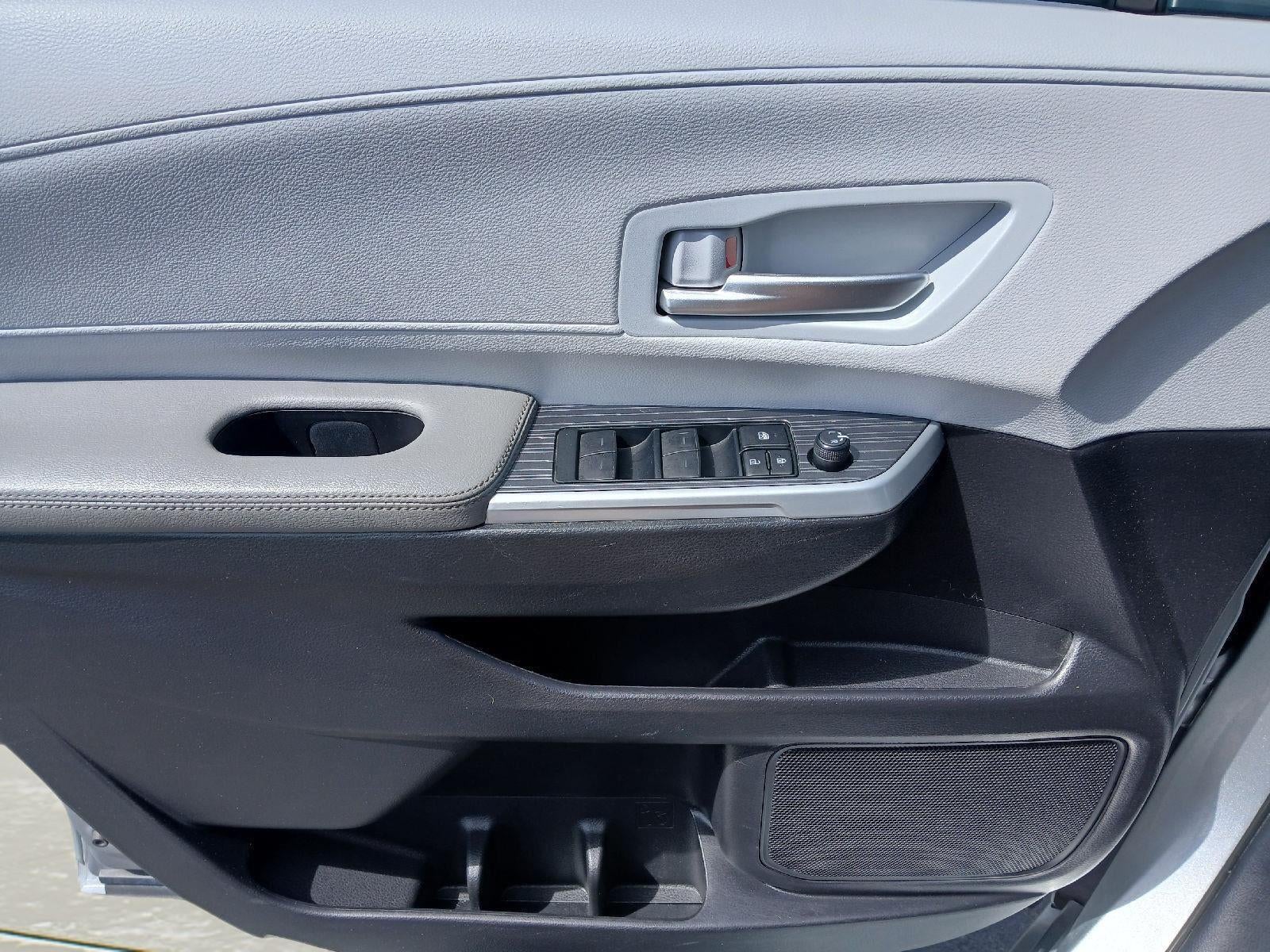 2025 Toyota Sienna XLE FWD 8-PASSENGER