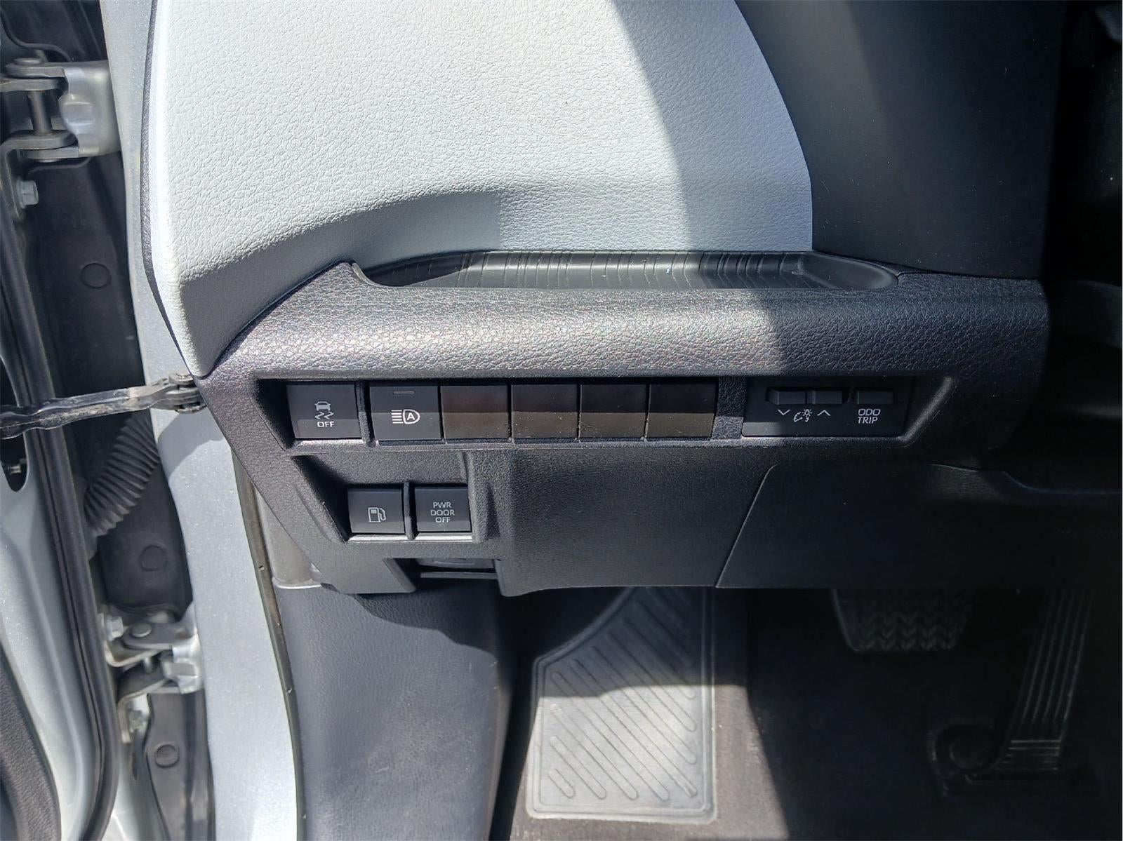 2025 Toyota Sienna XLE FWD 8-PASSENGER