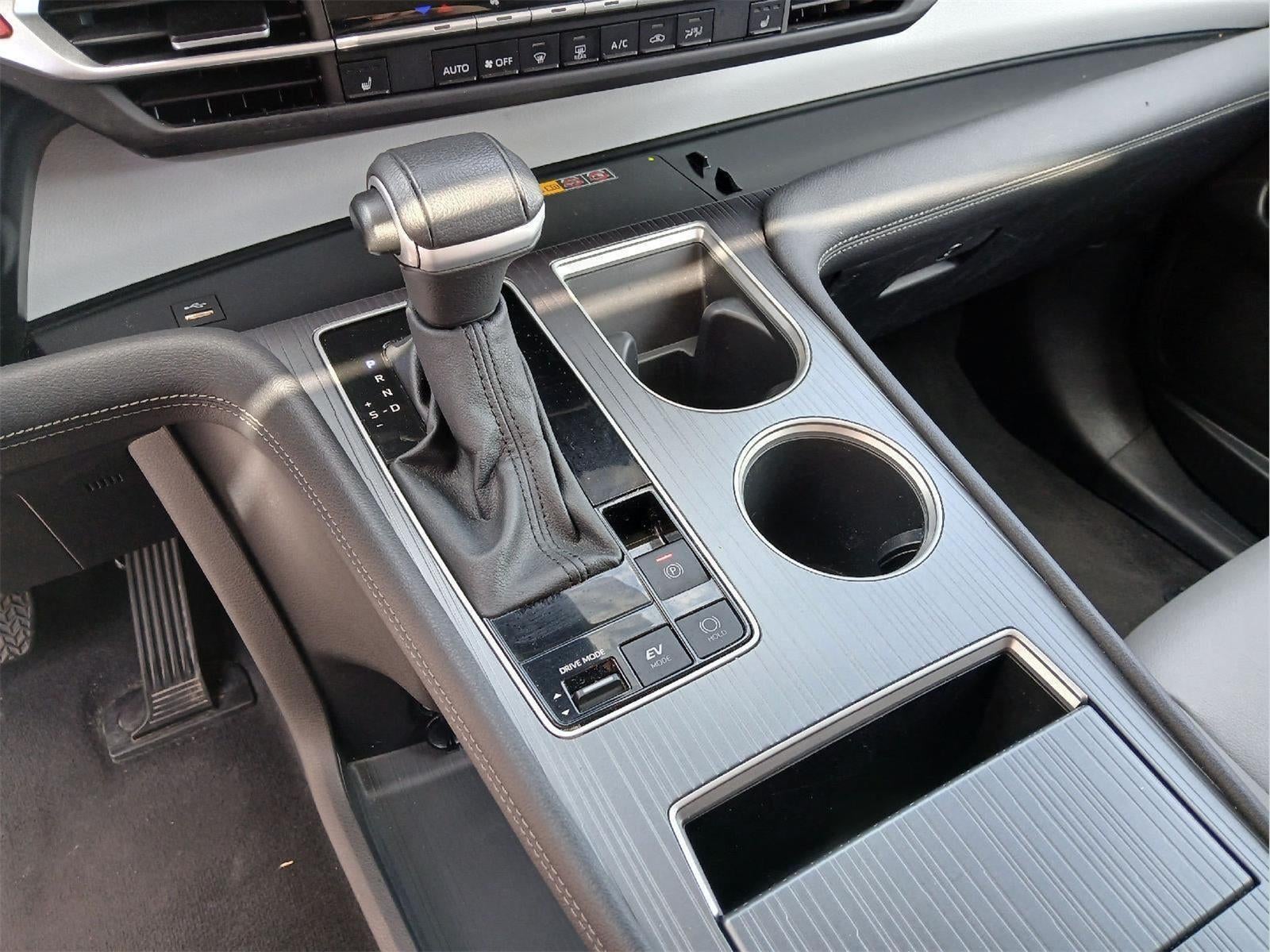 2025 Toyota Sienna XLE FWD 8-PASSENGER