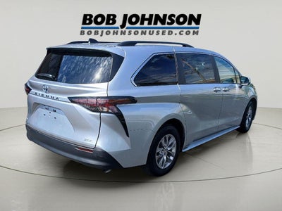 2025 Toyota Sienna XLE FWD 8-PASSENGER