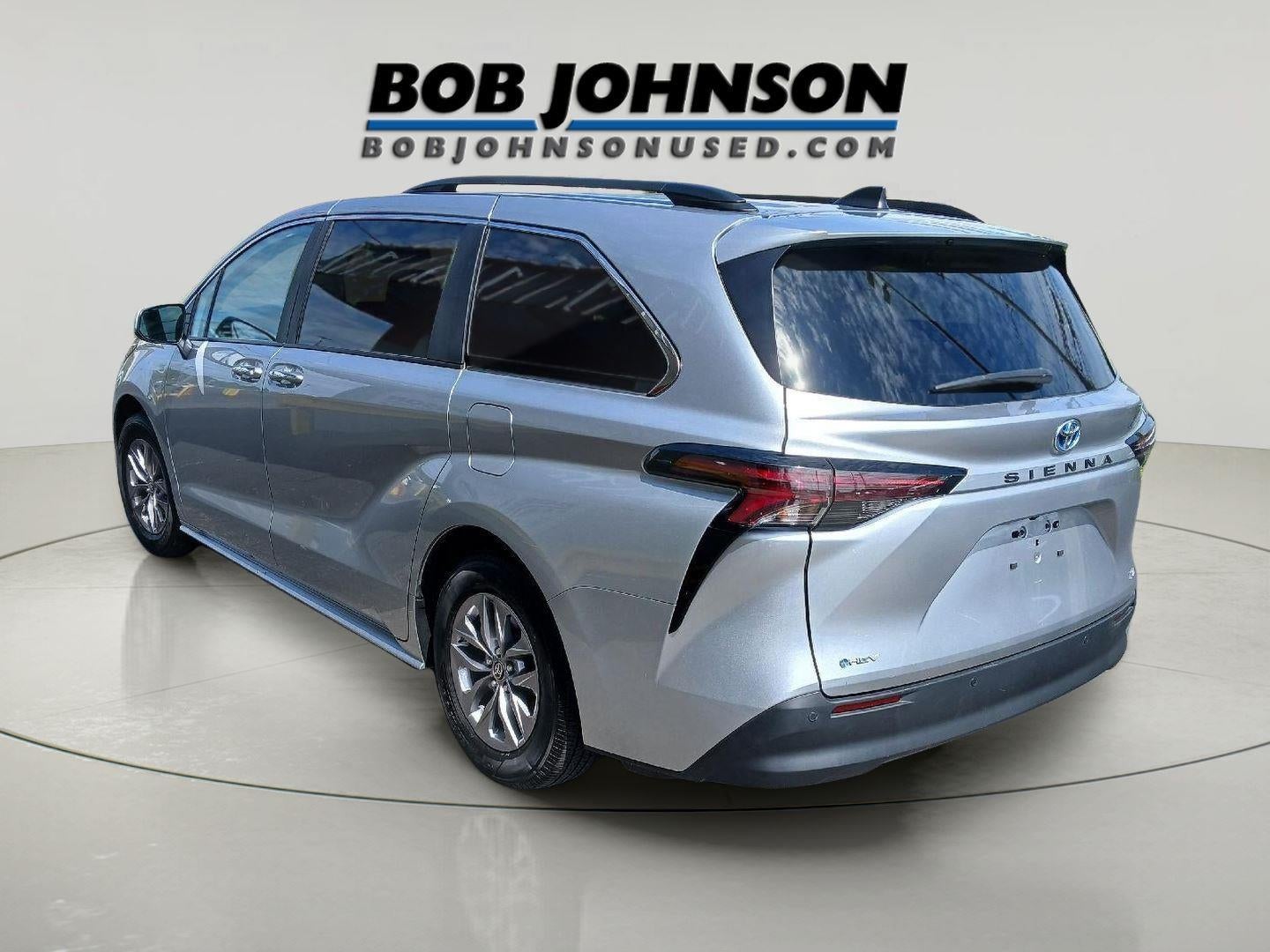 2025 Toyota Sienna XLE FWD 8-PASSENGER