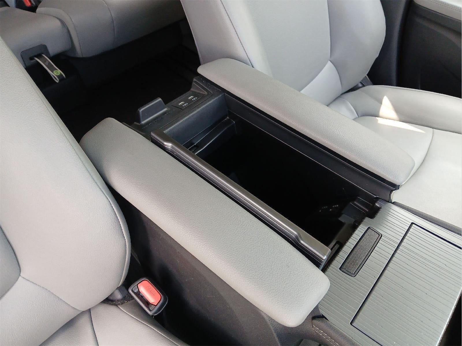 2025 Toyota Sienna XLE FWD 8-PASSENGER