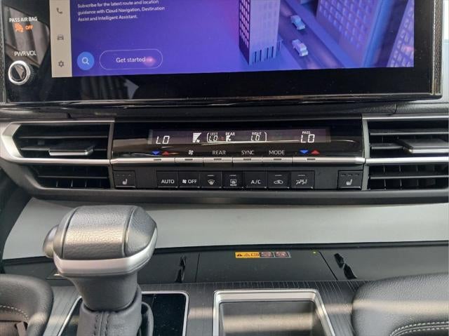2025 Toyota Sienna XLE FWD 8-PASSENGER