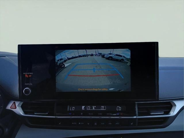 2025 Toyota Sienna XLE FWD 8-PASSENGER