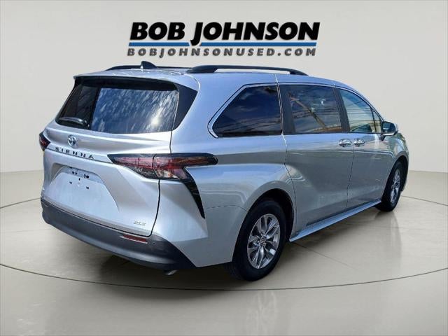 2025 Toyota Sienna XLE FWD 8-PASSENGER