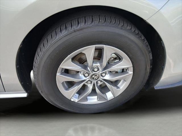 2025 Toyota Sienna XLE FWD 8-PASSENGER