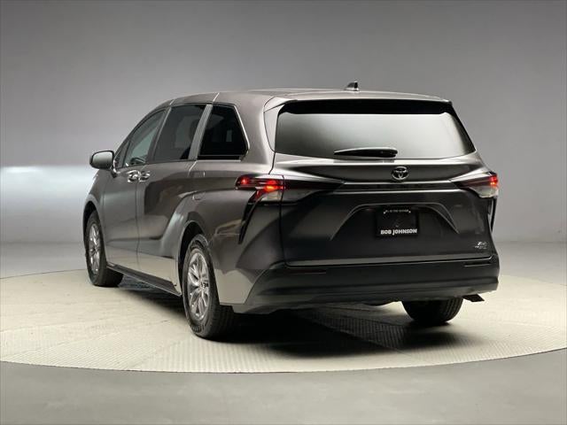 2023 Toyota Sienna XLE 8-Passenger