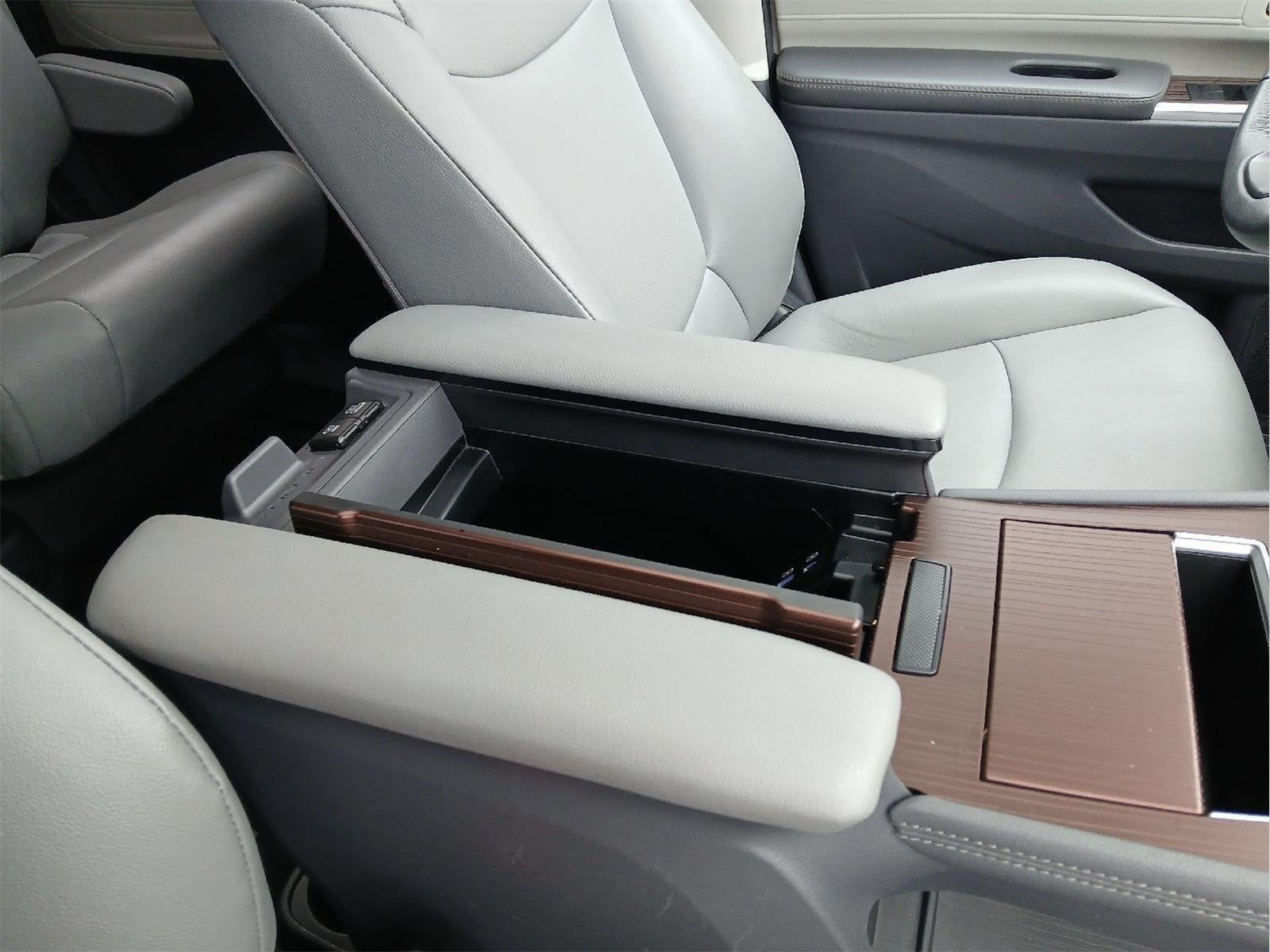 2024 Toyota SIENNA XLE MINIVAN