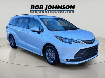 2026 Toyota Sienna XLE 8-Passenger