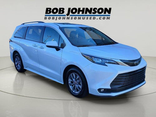 2026 Toyota Sienna XLE 8-Passenger