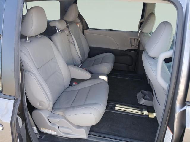 2017 Toyota SIENNA XLE 3.5L XLE 8-Passenger
