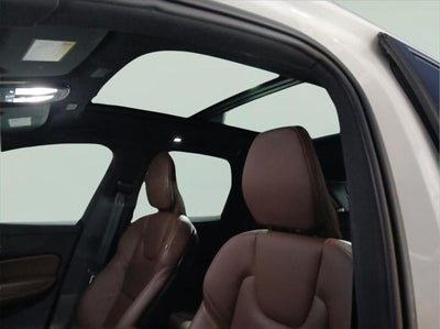 2023 Volvo XC60 Plus Dark Theme