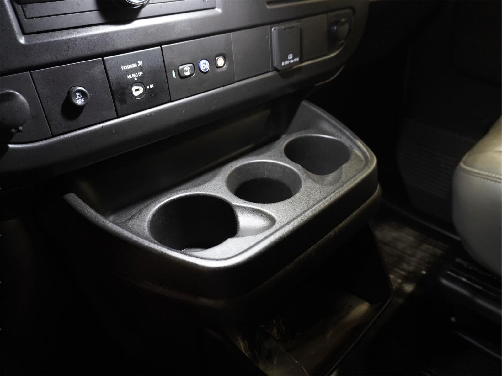 2025 Chevrolet Express Cargo WT