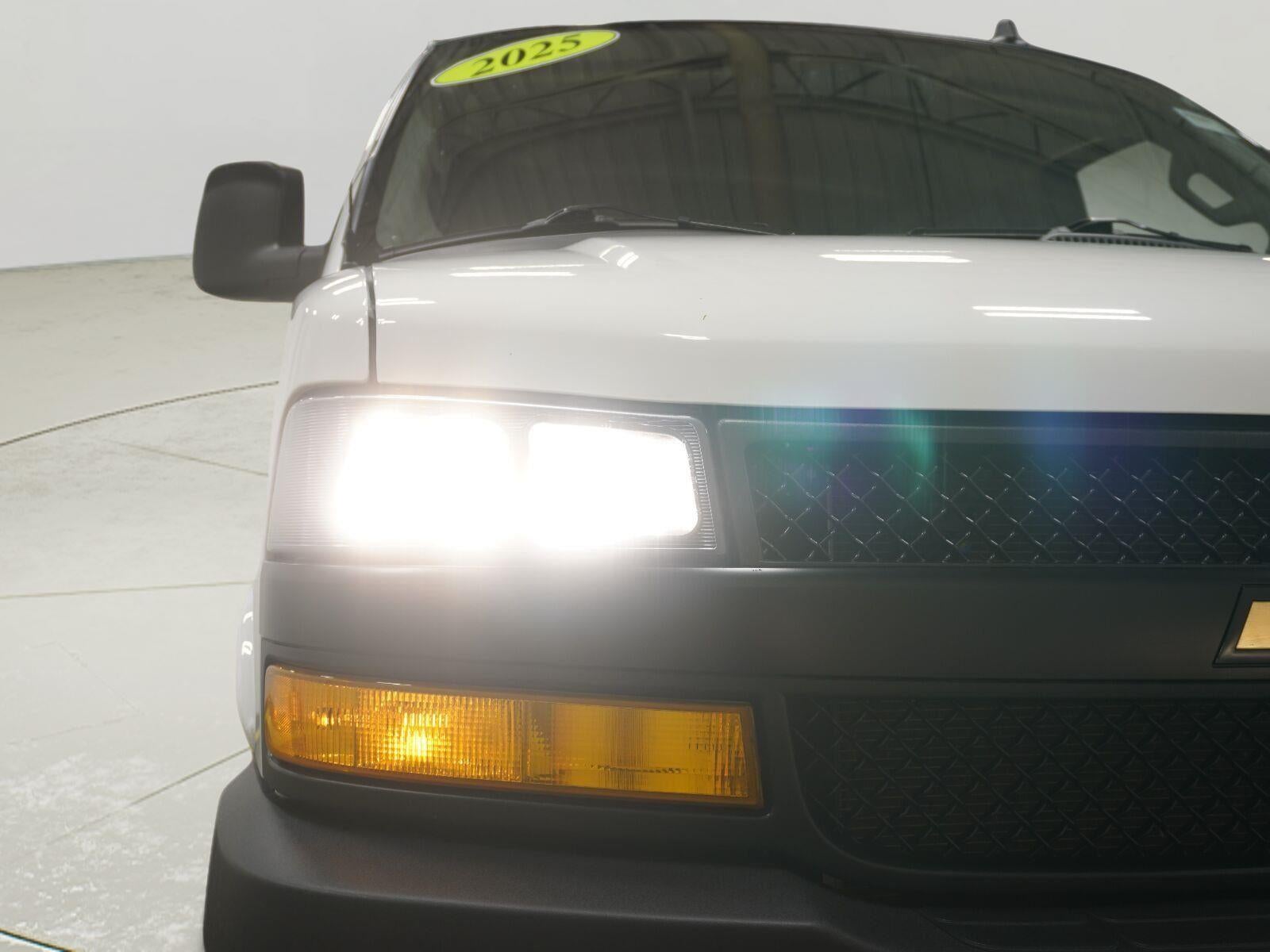 2025 Chevrolet Express Cargo WT