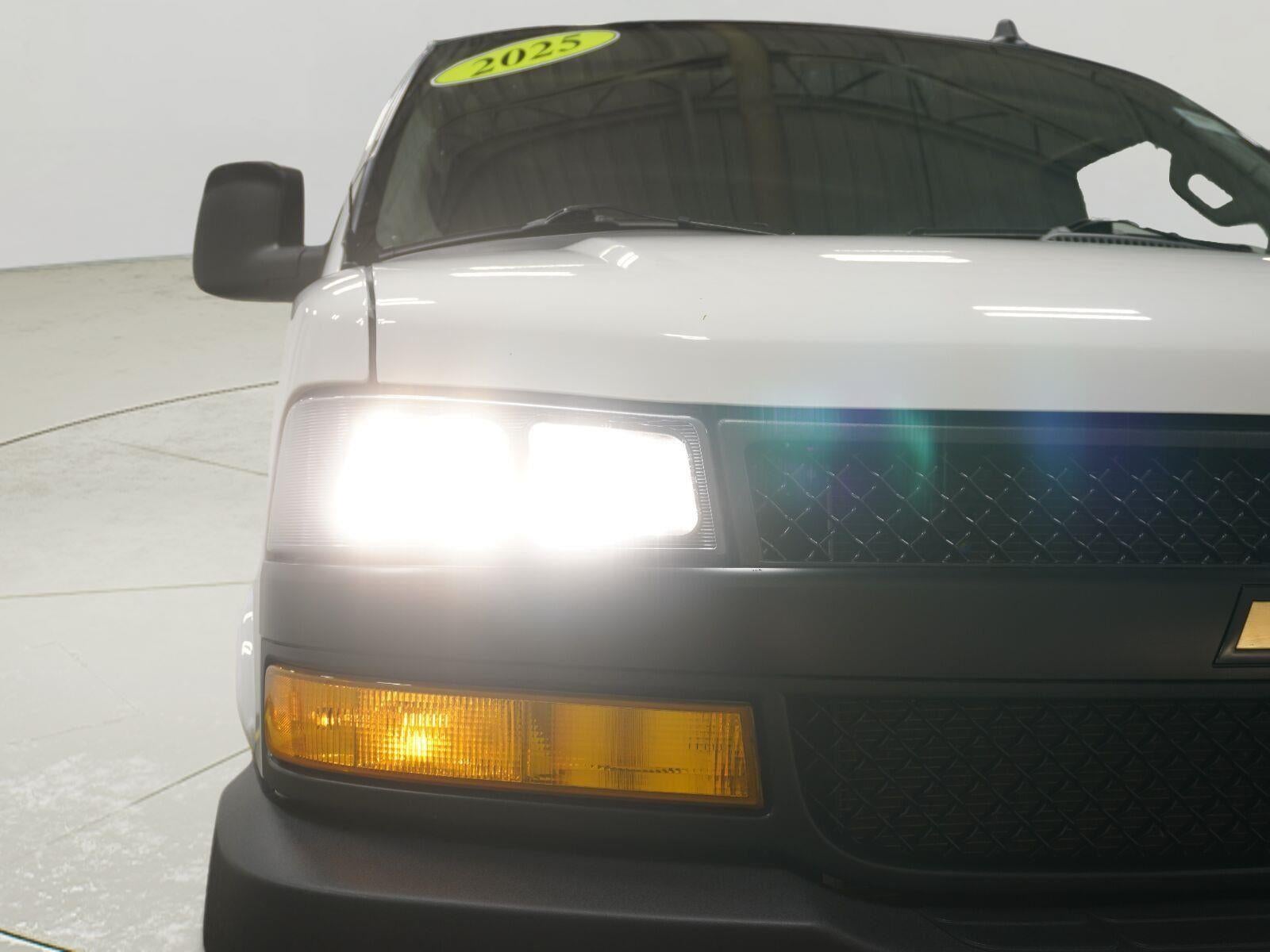 2025 Chevrolet Express Cargo WT