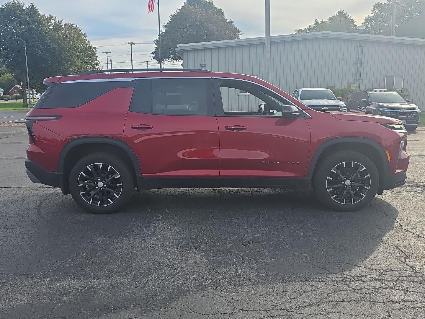 2024 Chevrolet Traverse LT