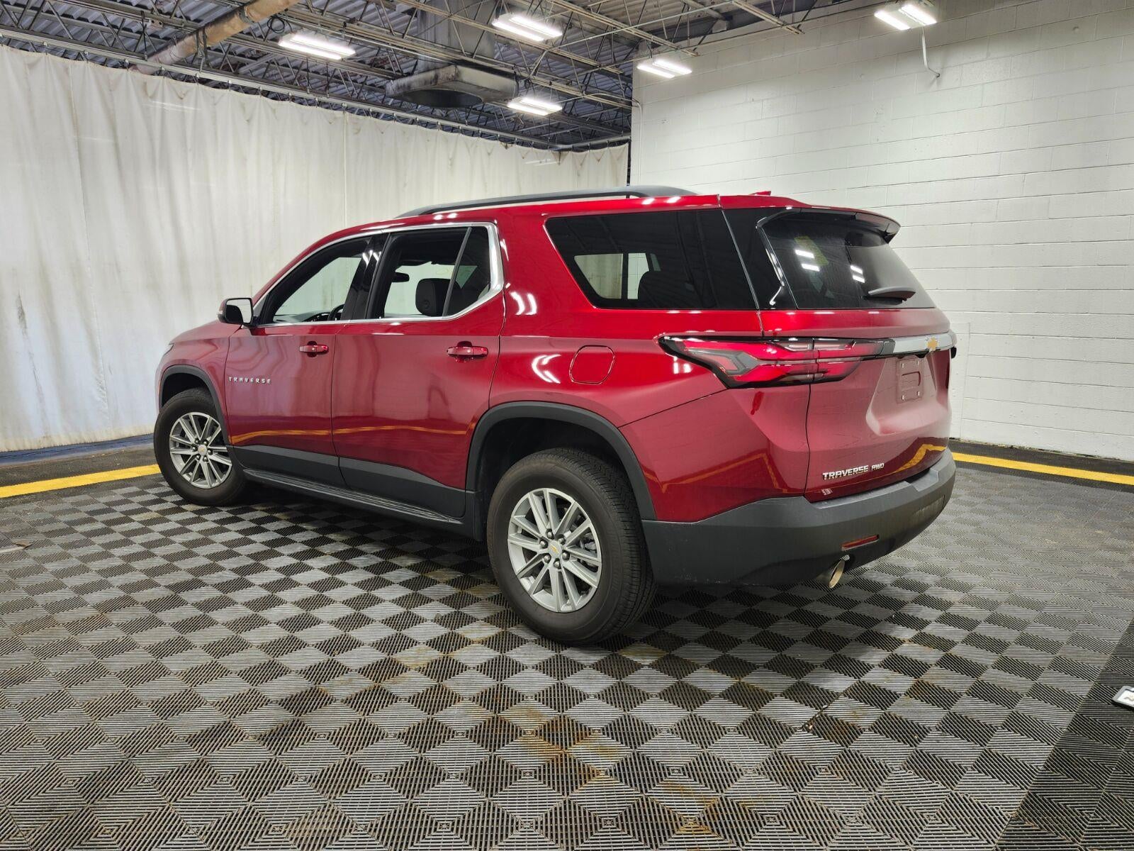 2023 Chevrolet Traverse LT Leather