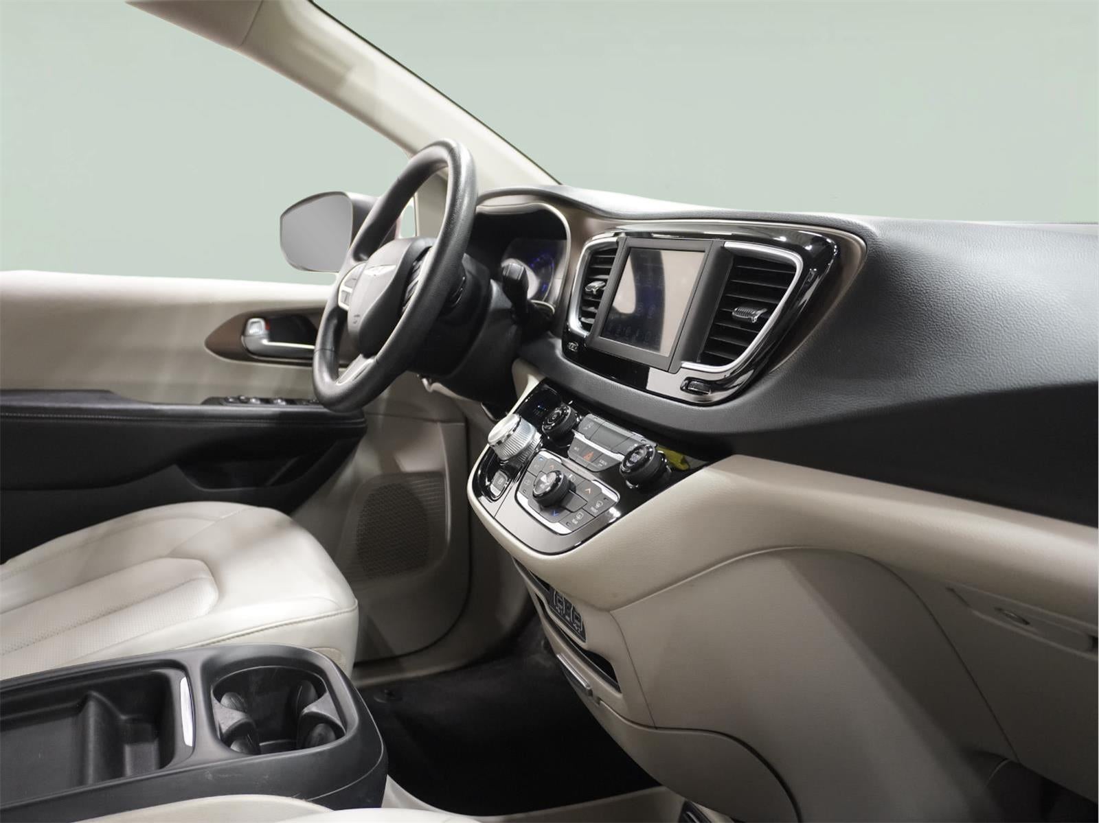 2021 Chrysler Voyager LXI