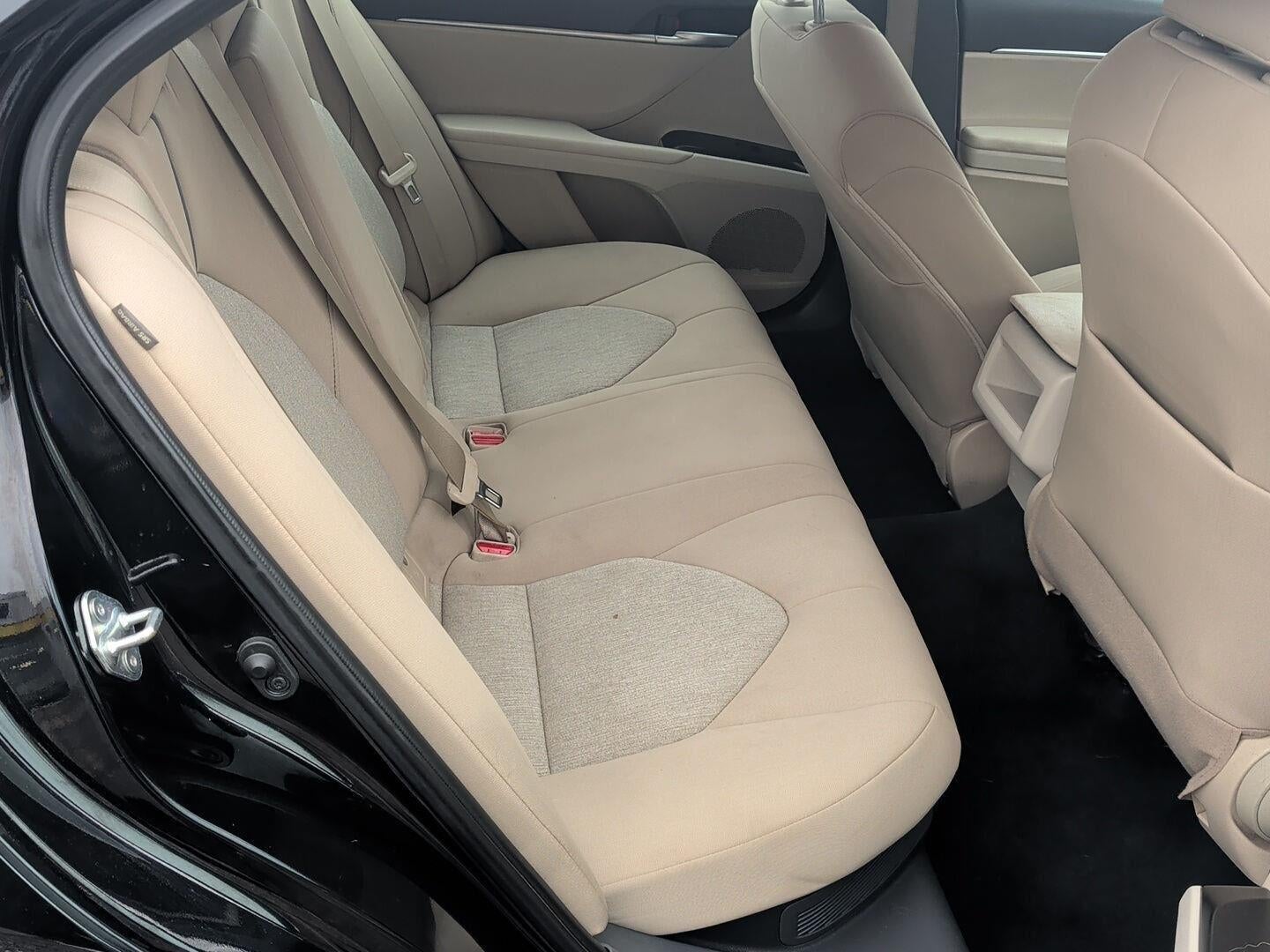 2022 Toyota Camry Hybrid LE