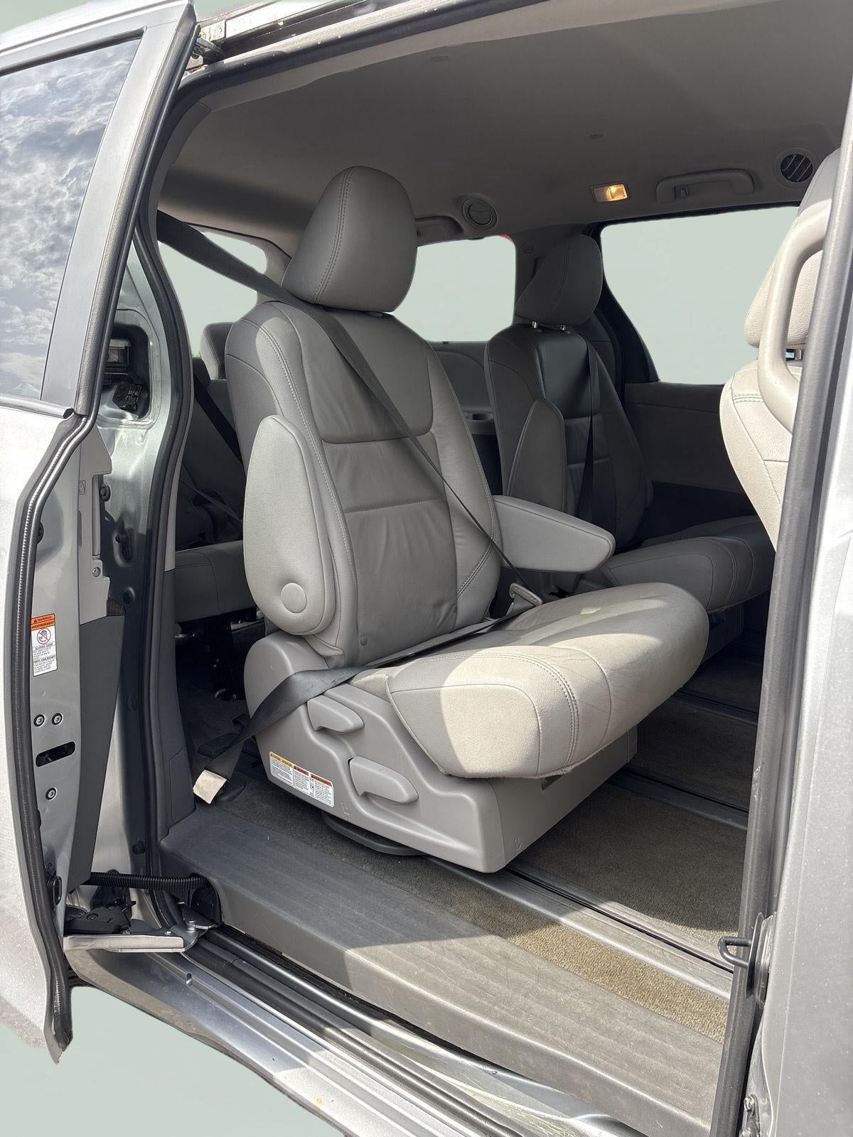 2017 Toyota Sienna XLE 7 Passenger