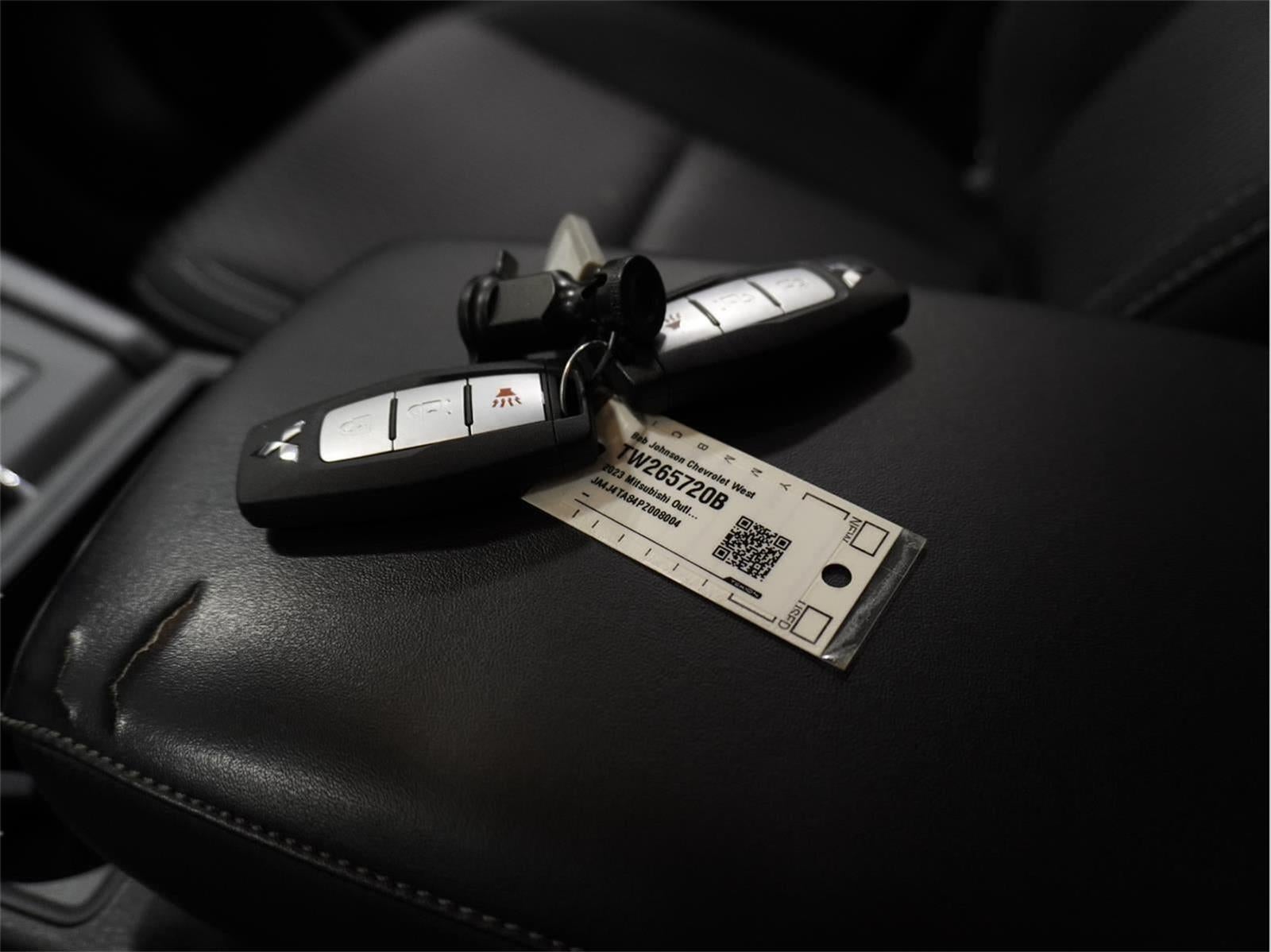 2023 Mitsubishi Outlander ES