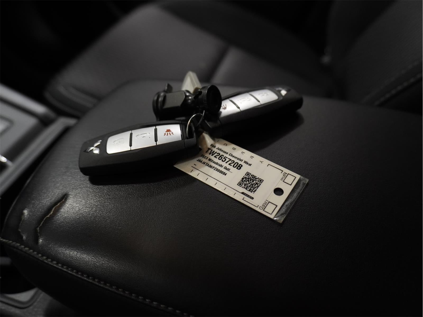 2023 Mitsubishi Outlander ES