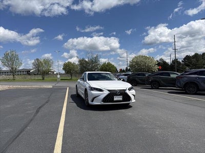 2024 Lexus ES 300h 