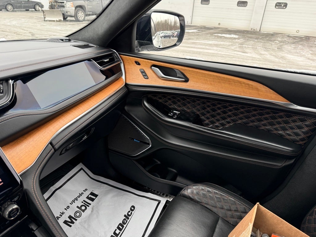 2023 Jeep Grand Cherokee Summit CARBRAVO!