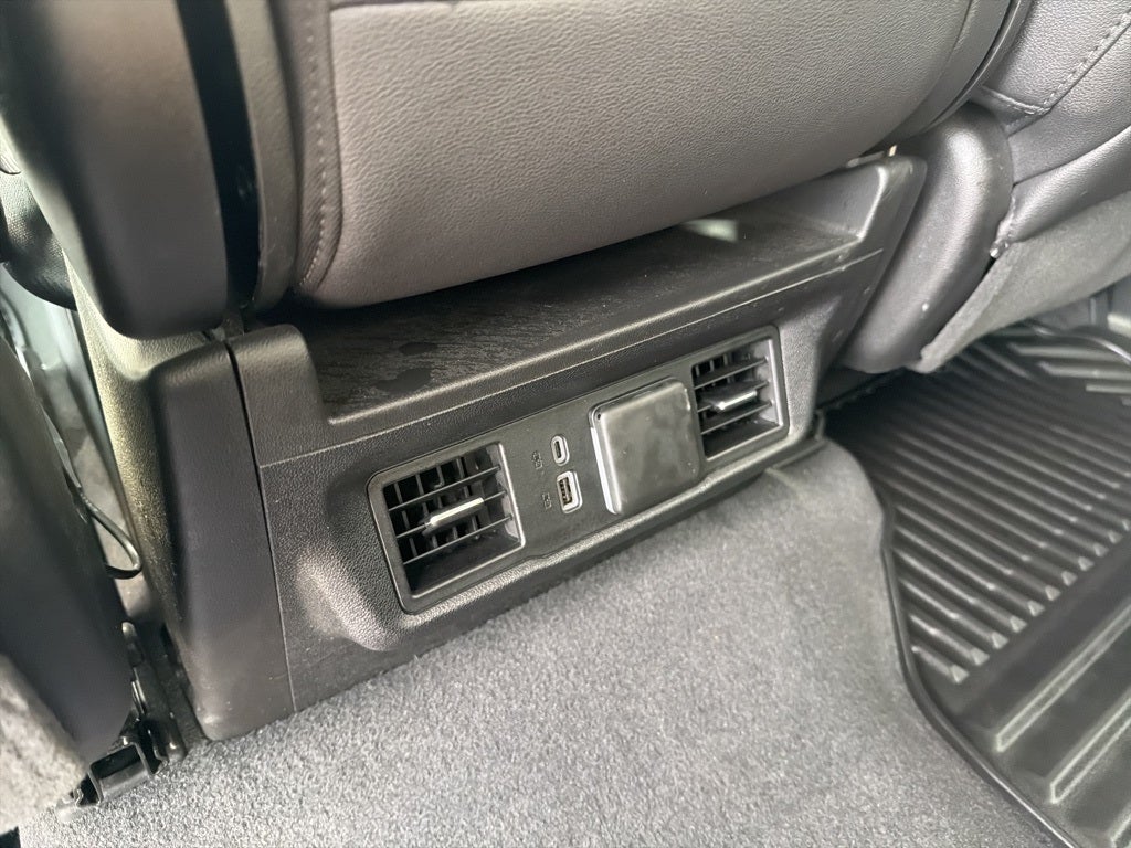 2024 Chevrolet Silverado 3500HD LT CARBRAVO!!