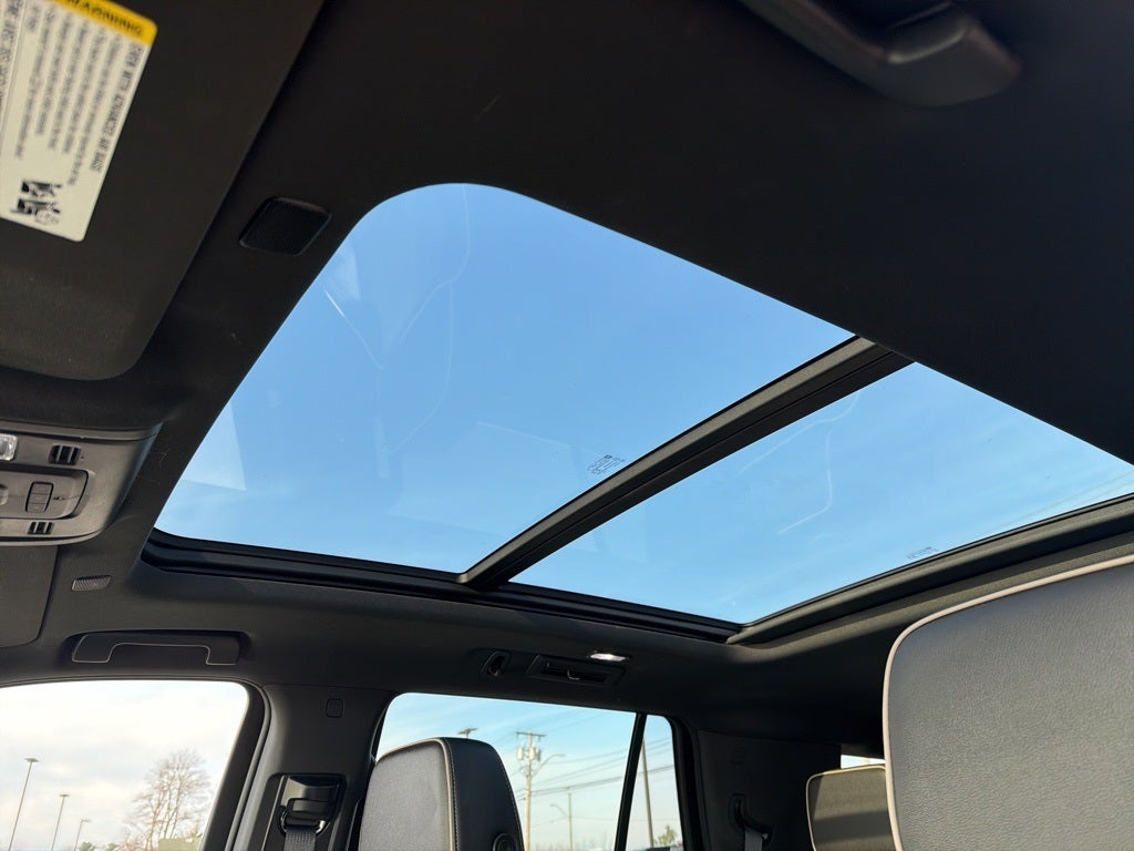 2023 GMC Yukon SLT CARBRAVO!