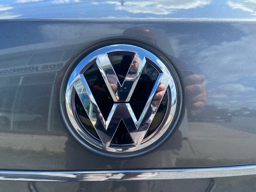 2018 Volkswagen Passat 2.0T SEL Premium Company Car Only 3000 Miles