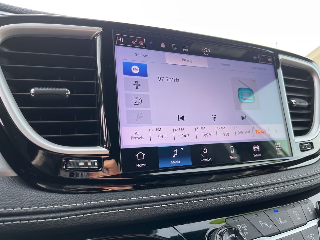 2024 Chrysler Pacifica Touring L S APPERANCE PACKAGE