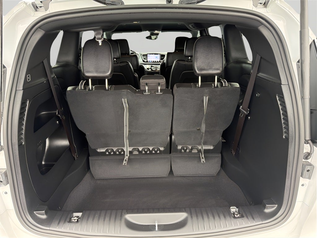 2022 Chrysler Pacifica Touring L CARBRAVO!