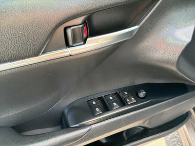 2018 Toyota Camry SE CARBRAVO!