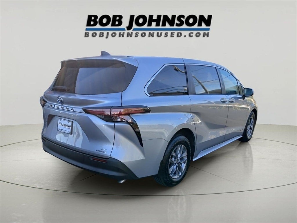 2021 Toyota Sienna LE 8 Passenger