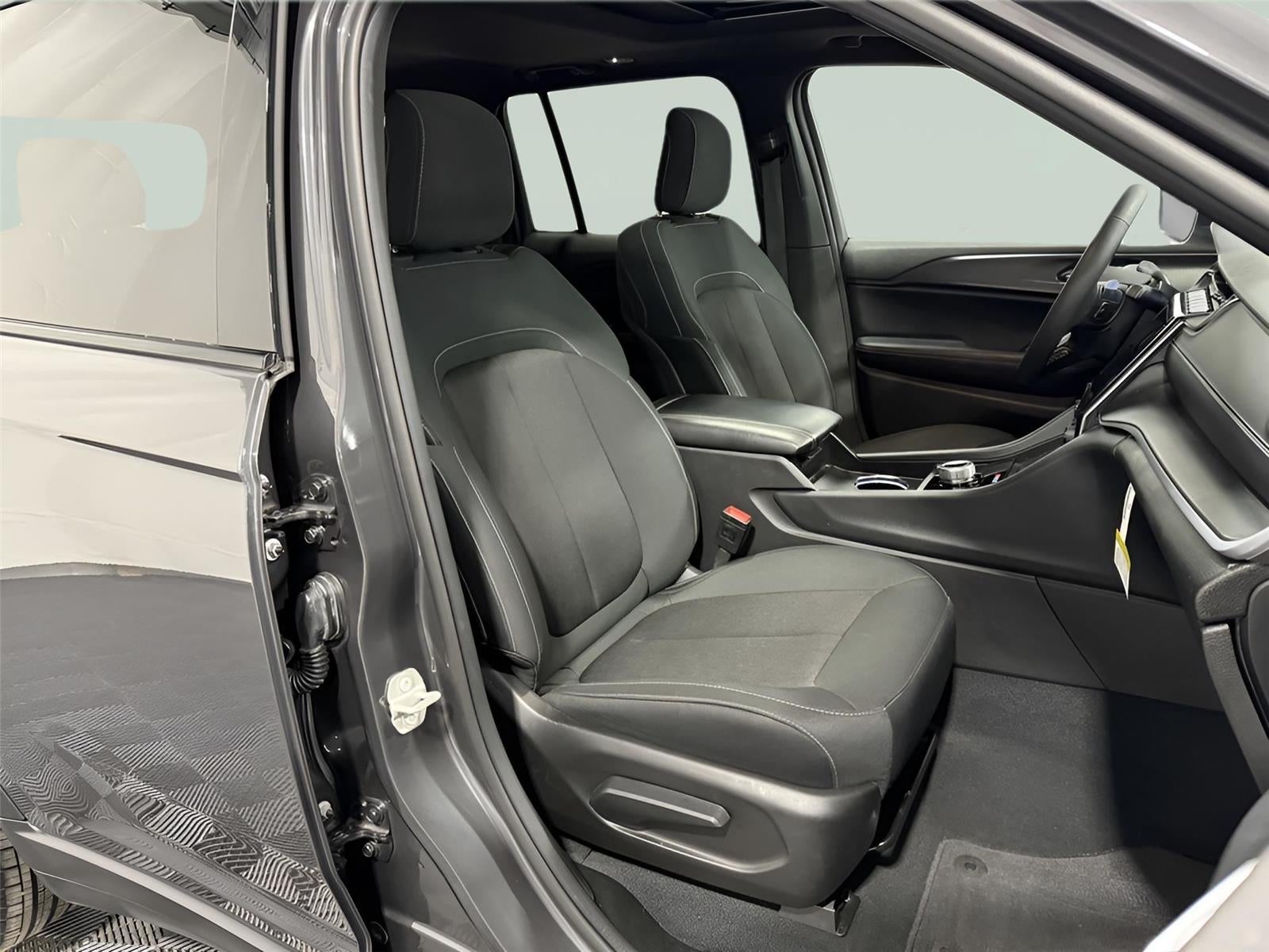 2024 Jeep Grand Cherokee Laredo X 4x4