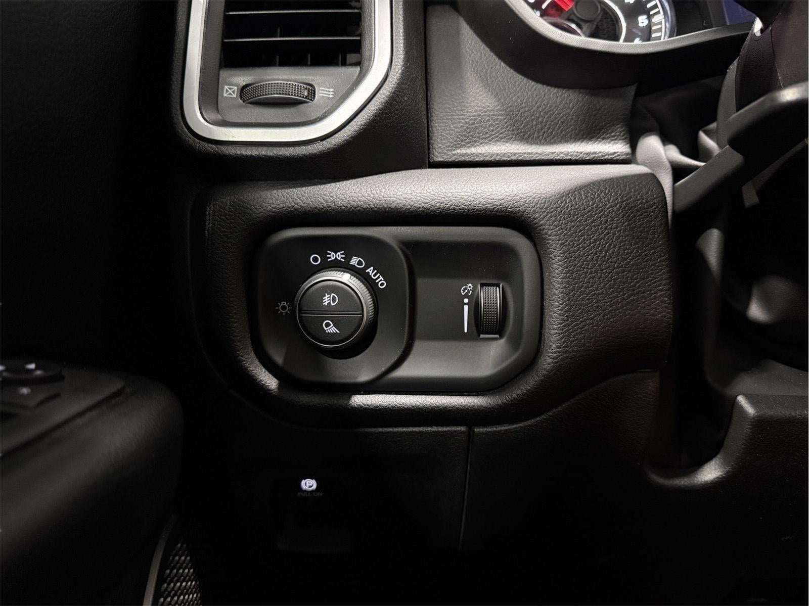 2023 RAM 1500 Big Horn Crew Cab 4x4 5'7' Box