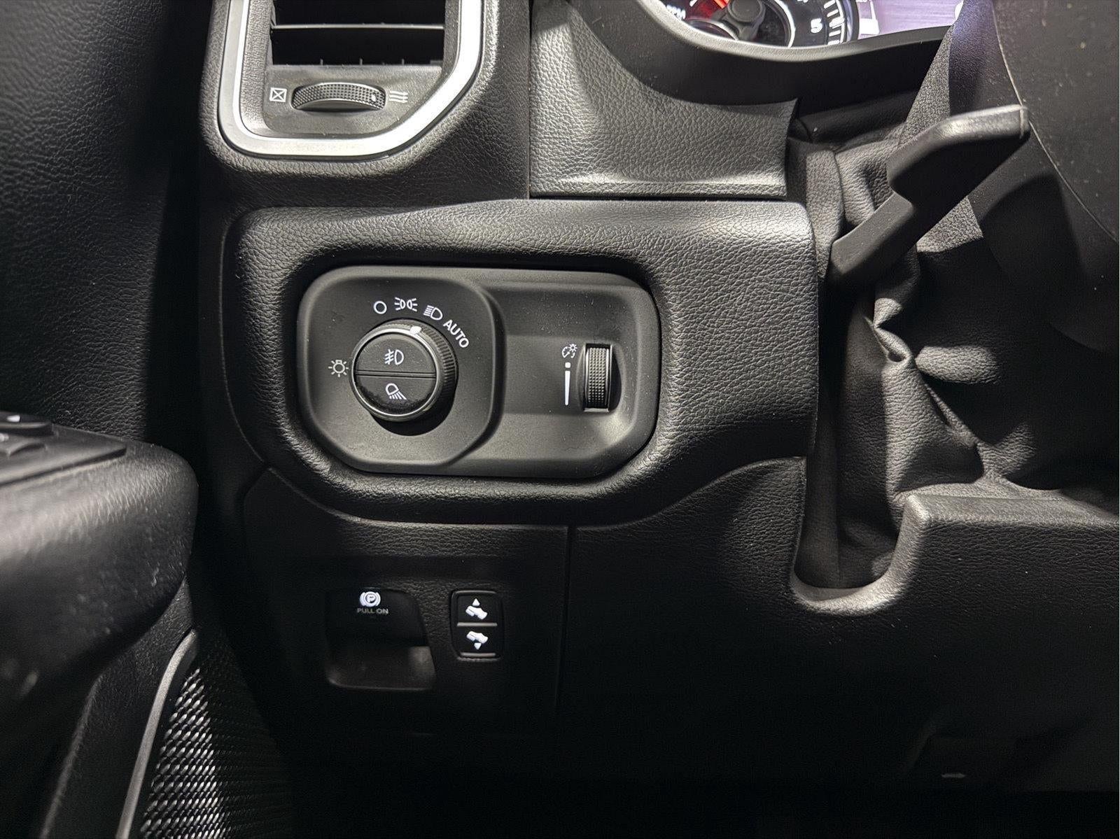 2021 RAM 1500 Big Horn Crew Cab 4x4 6'4' Box