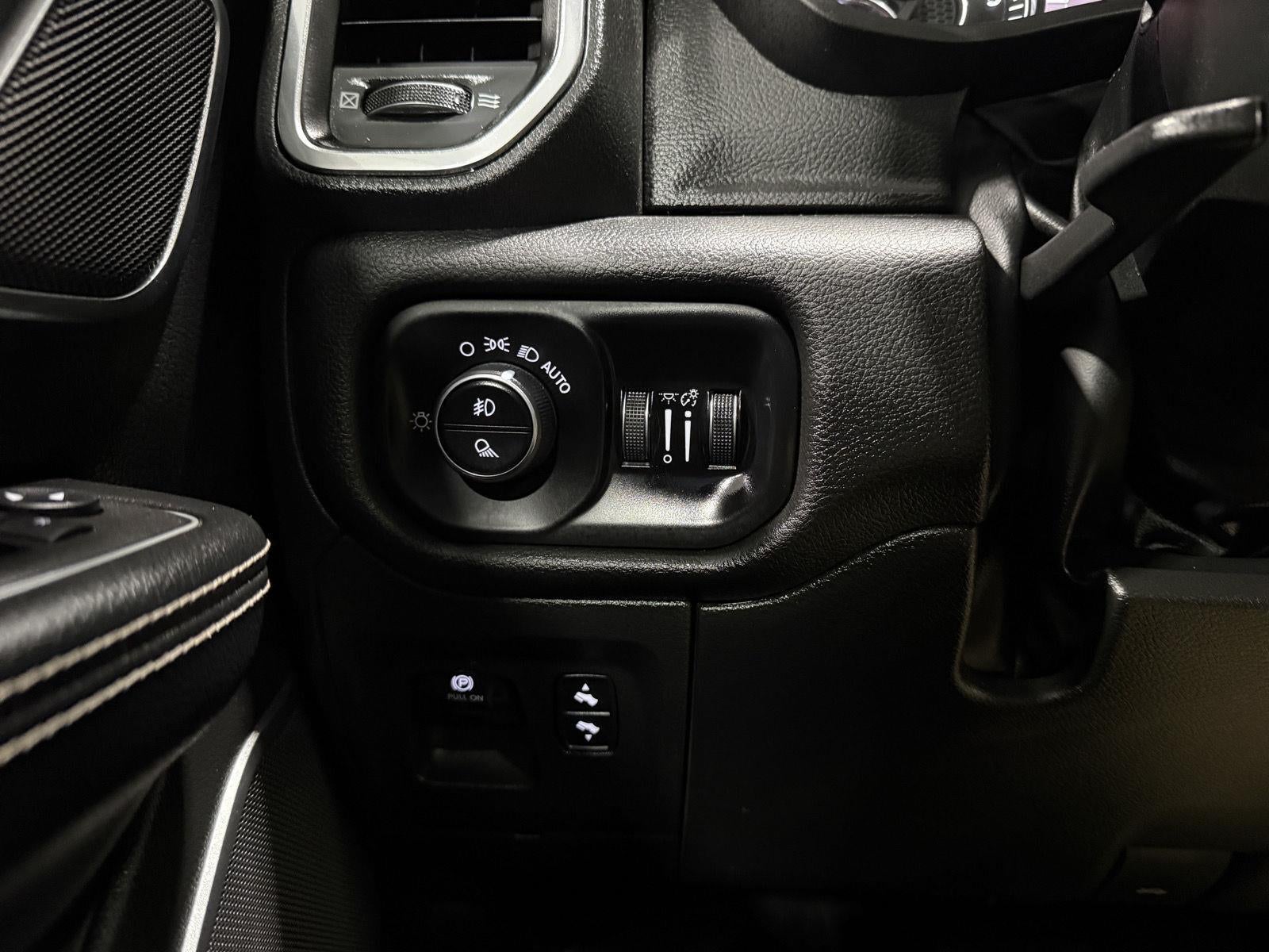 2023 RAM 1500 Laramie Crew Cab 4x4 6'4' Box