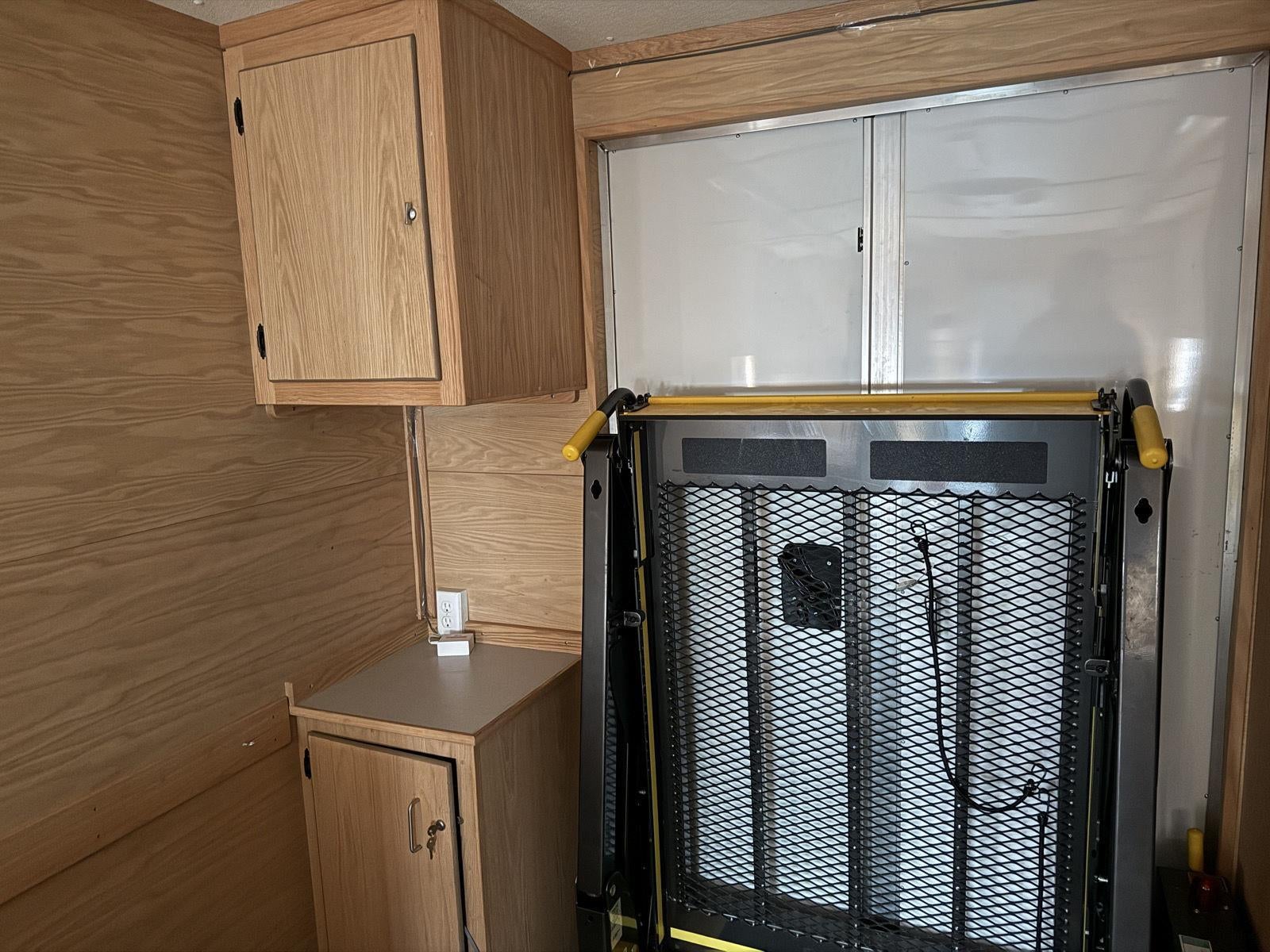 2019 Ford E-450 Cutaway E-450 DRW 158 WB