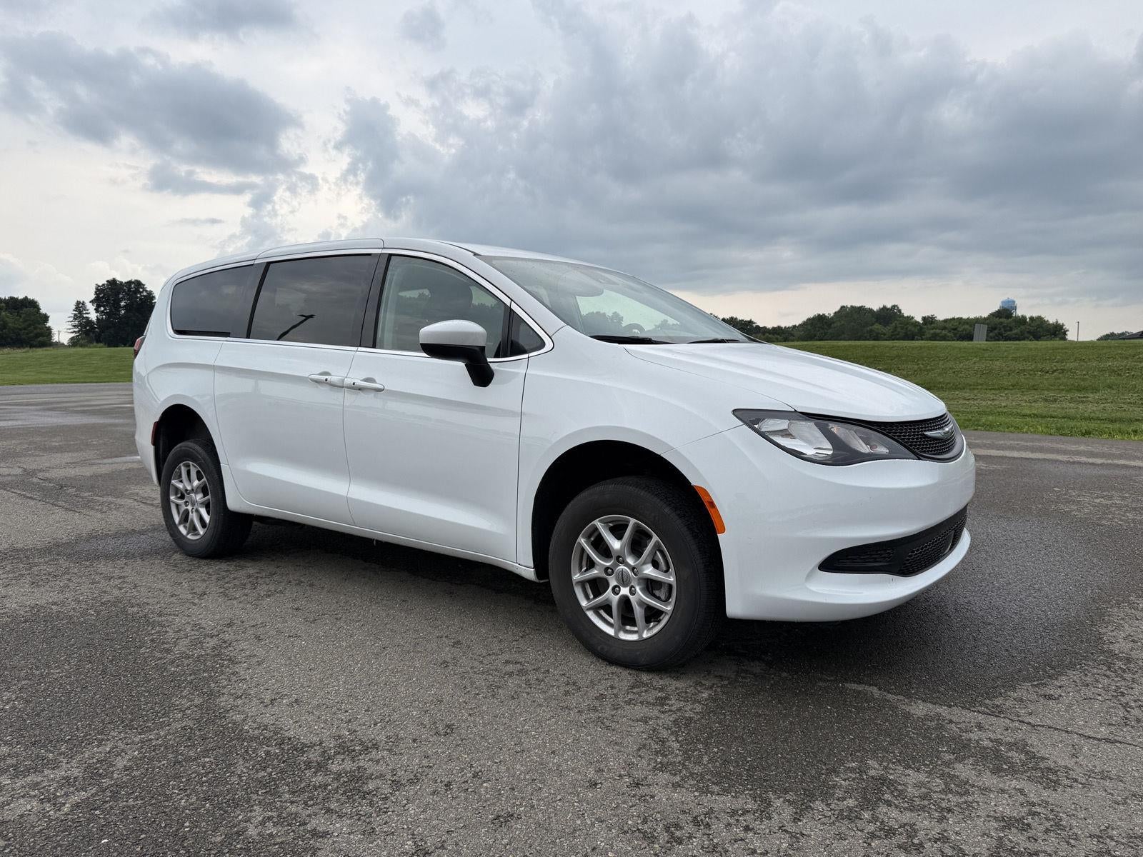 2023 Chrysler Voyager LX